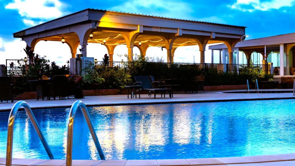 Swimming pool