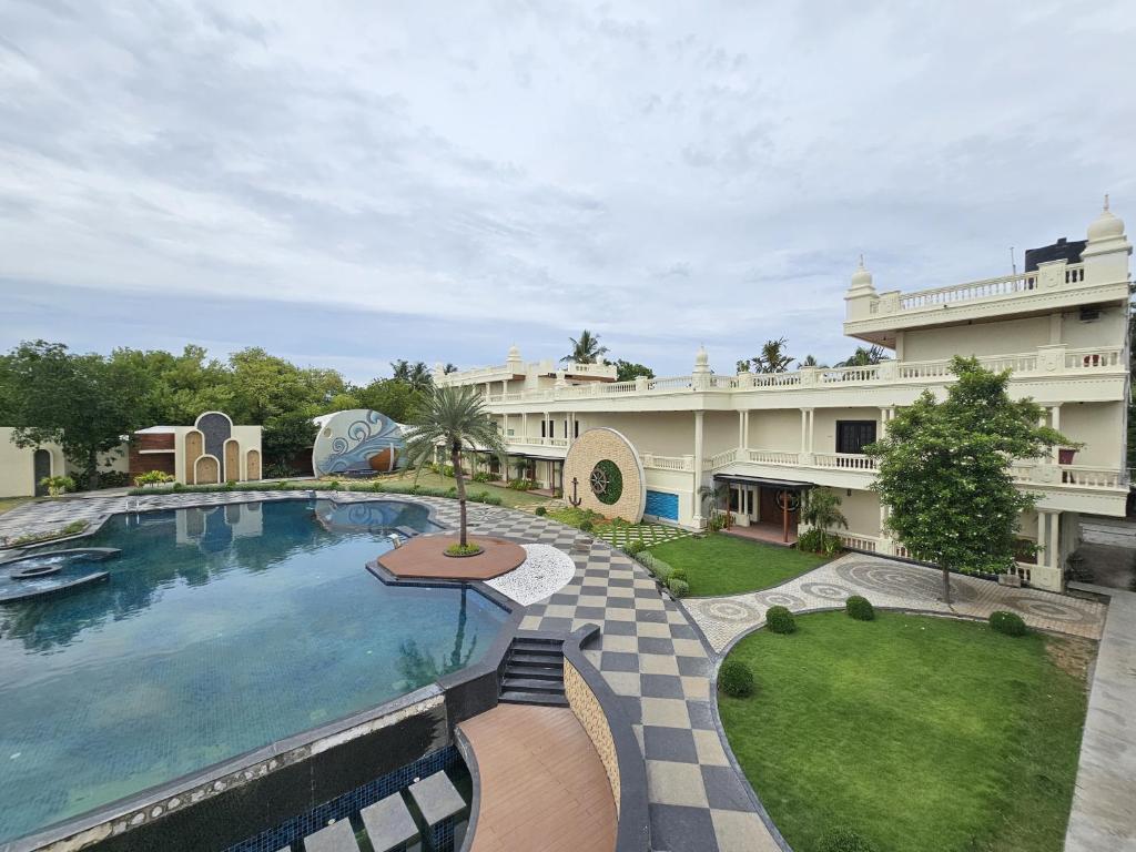 Swimming pool