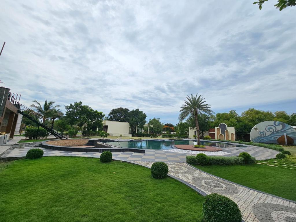 Swimming pool