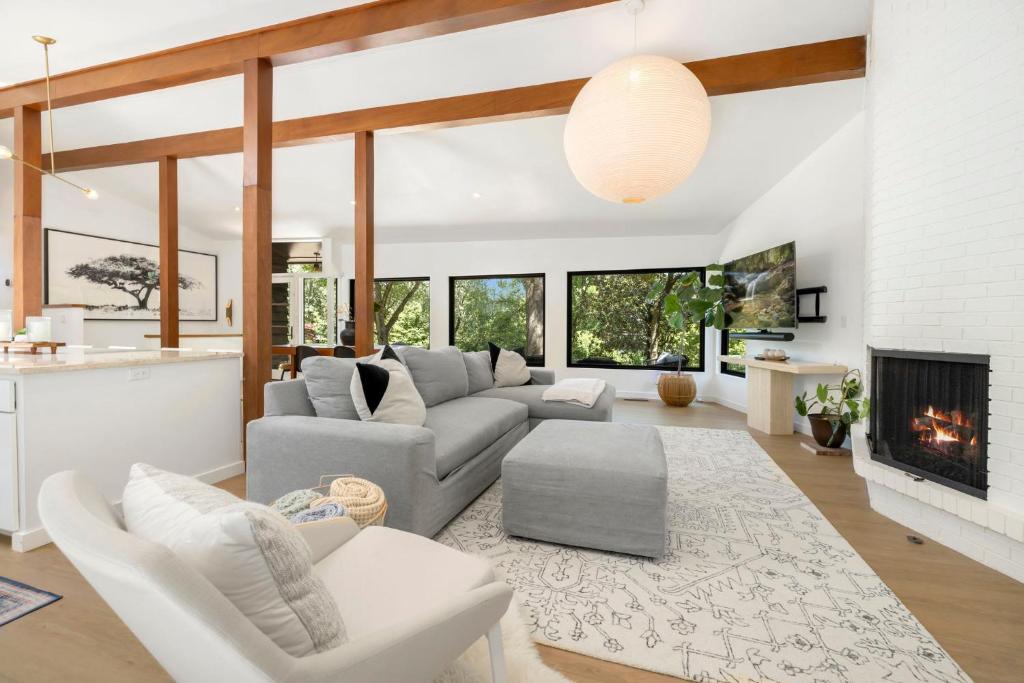 Lucille-5 Min to DT & UofA-Serene Nature Views, Fayetteville