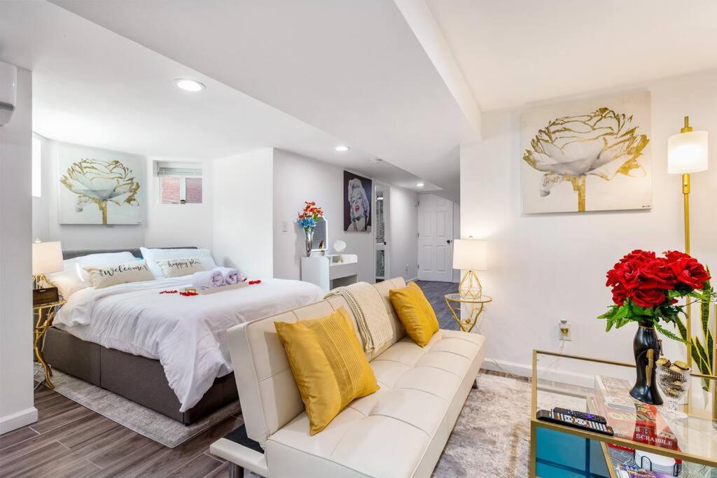 Luxury Suite by Prudential Ctr & 7min to EWR Airpt, Newark