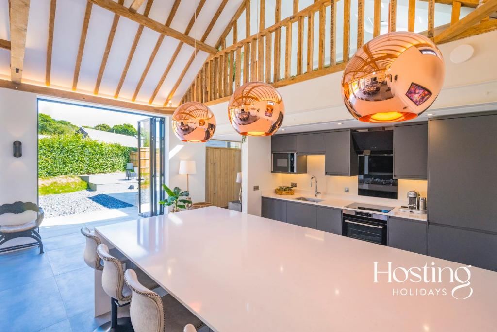Honeybee Barn - Stunning 4-Bed Rural Paradise, Halton
