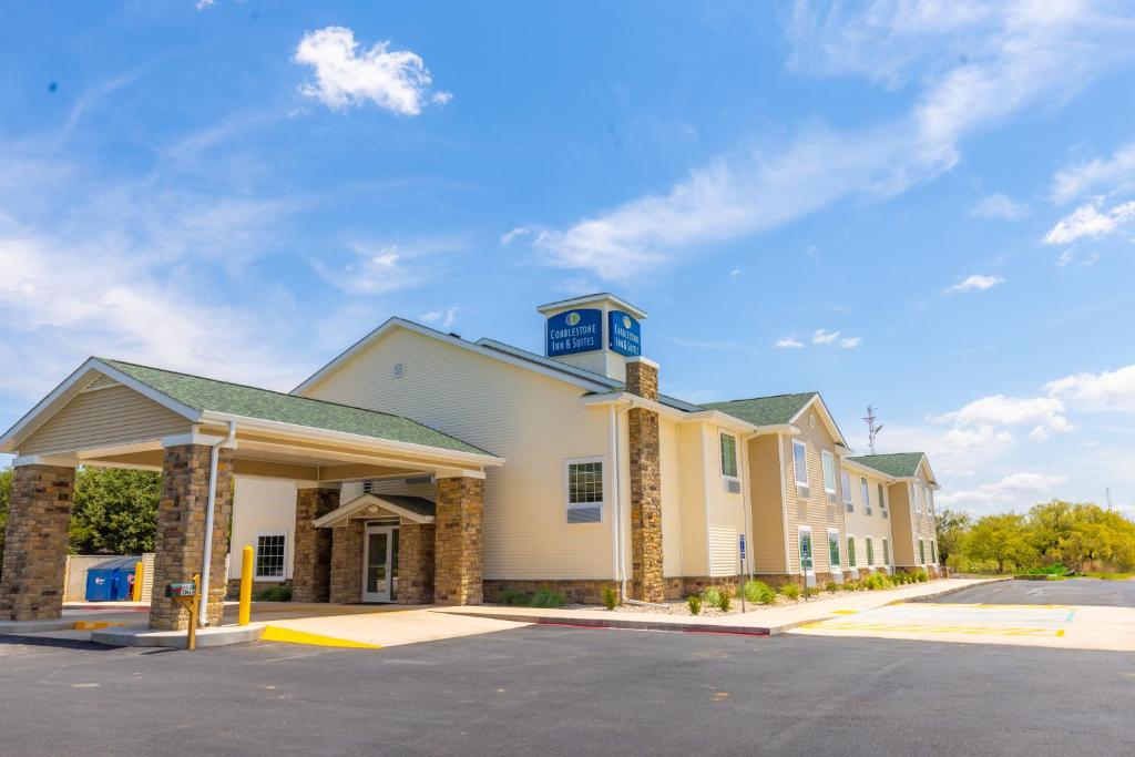 Cobblestone Inn & Suites - Winters, Winters