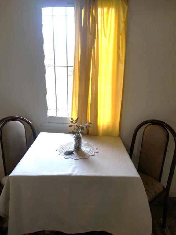 Monoambiente con baño privado, cocina, heladera y cochera en Pueblo Belgrano - 3