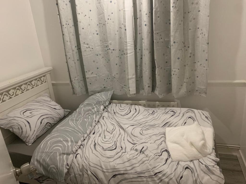 At Apex House single room, Horndon on the Hill