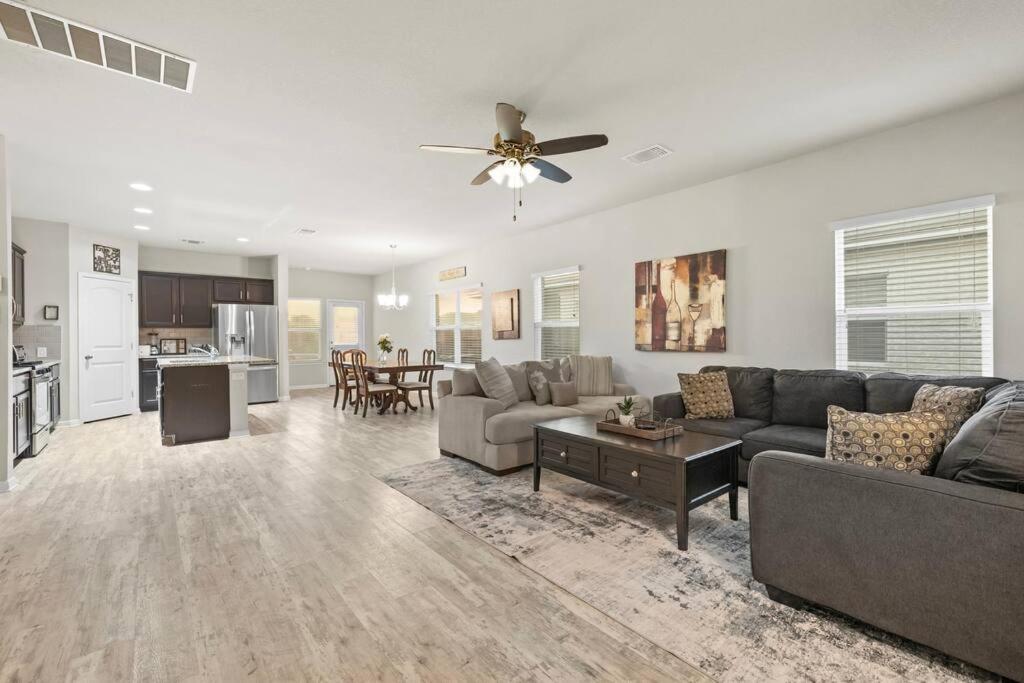 Elegant Home with Cozy Vibes, Pflugerville