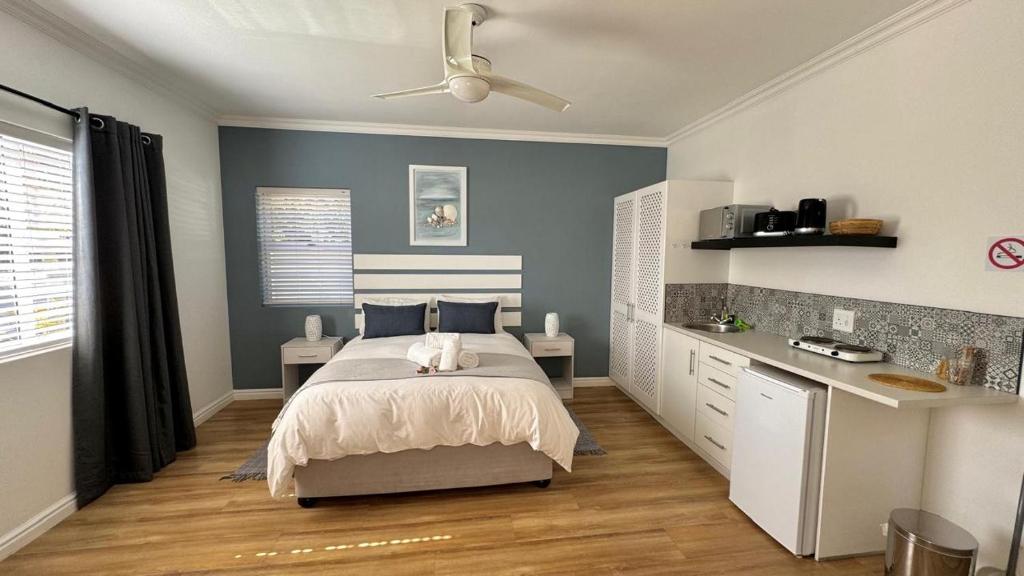 Plett57 - Self Catering - Room No1, Plettenberg Bay