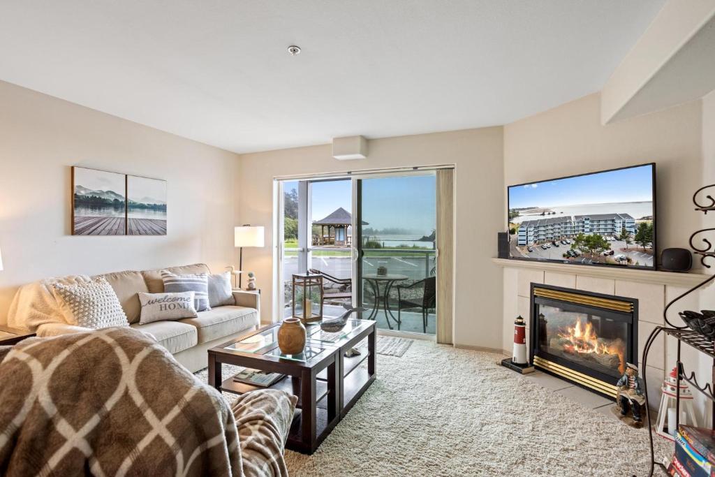 Waters Edge 104, Lincoln City