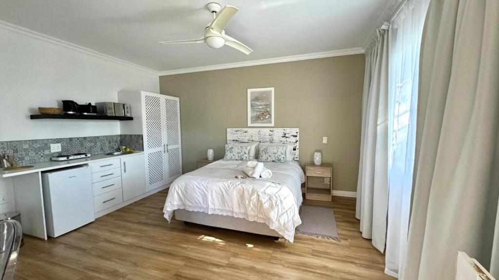 Plett57 - Self Catering - Room No2, Plettenberg Bay