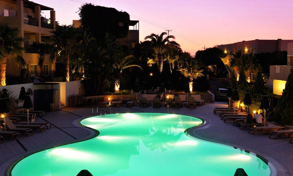 Grand Hotel Holiday Resort — Swimming pool in Stalida