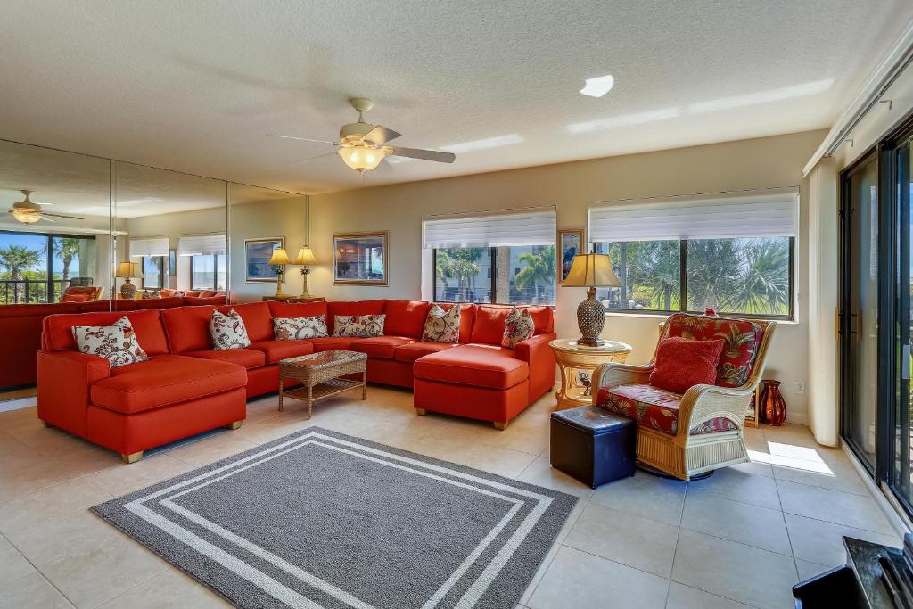 Land's End 10-201 Beach Front - Premier, St Pete Beach