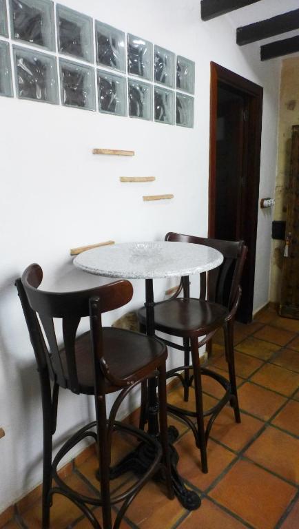 No.5B - Lovely Studio Apt with A/C in the centre of the old town - 3