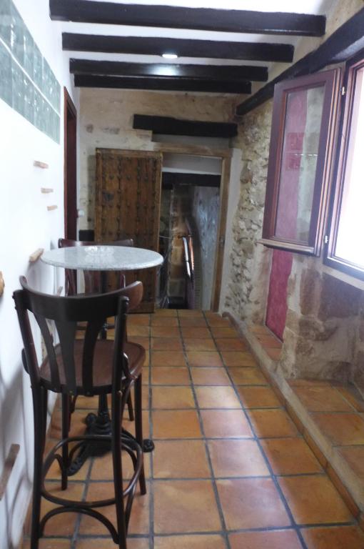 No.5B - Lovely Studio Apt with A/C in the centre of the old town - 2