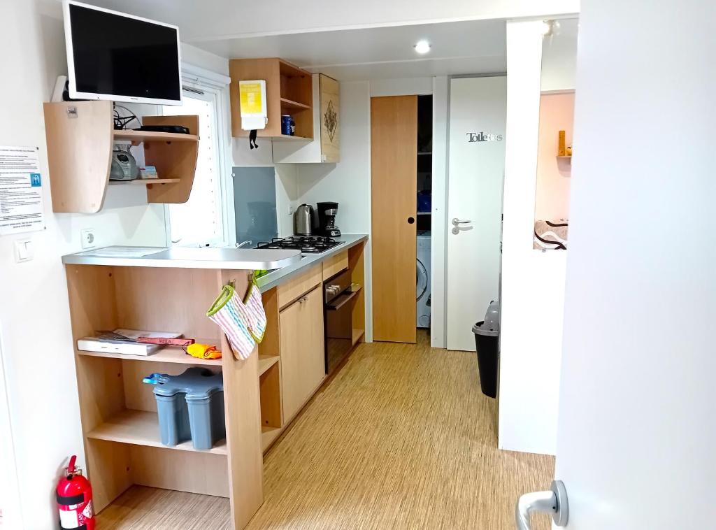 Mobile Home - Sleeps 4 - Parking - Family Pools - 3
