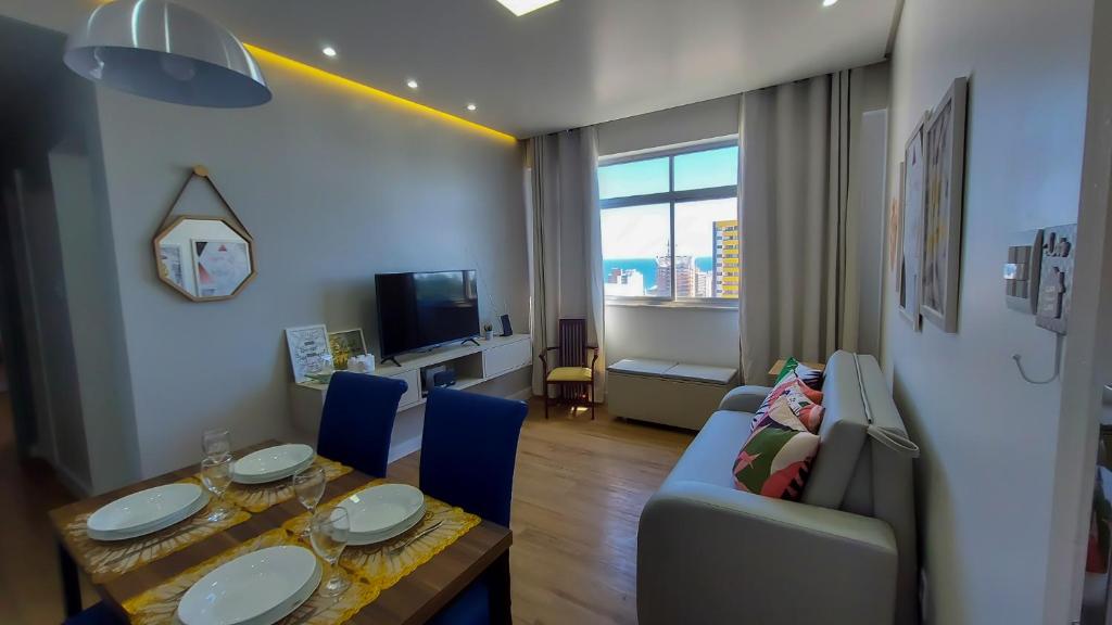 Apt vista mar, recém reformado, ótima localização, Salvador