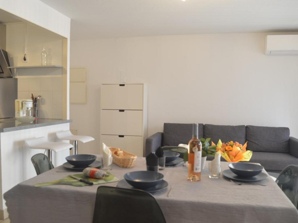 Appartement Climatisé avec Loggia et Parking Proche Port - Fréjus - FR-1-226A-181 - 3