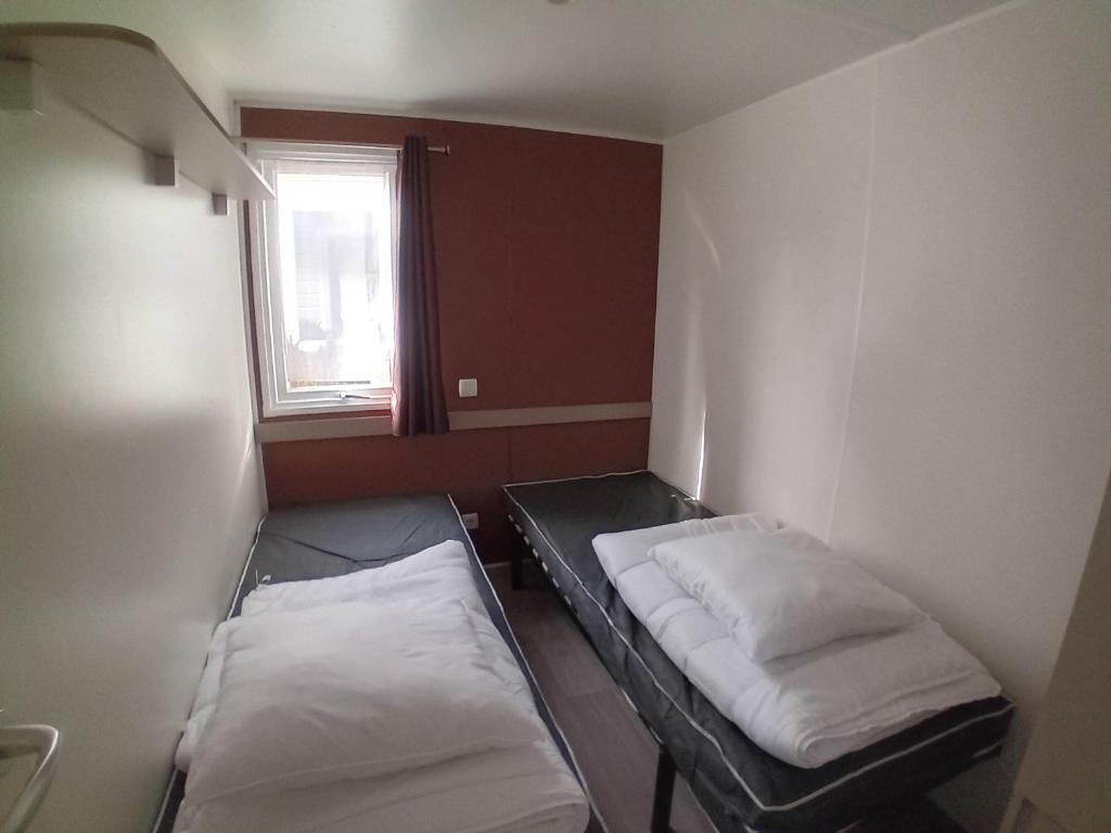 2-bedroom mobile home sleeps 4 - 5