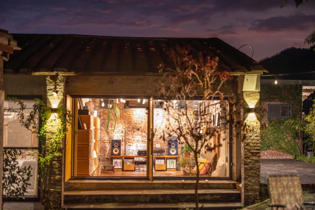香蕉與黑膠 Yellow And Black Guest House