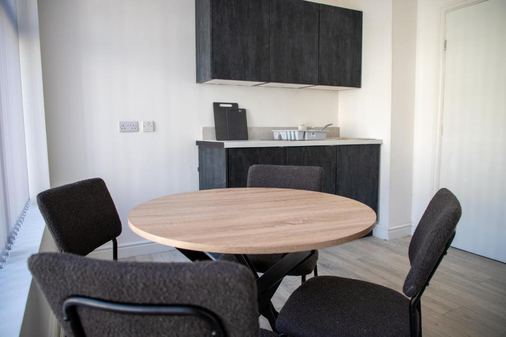 Ground Floor - Balmoral Stays - Free Wifi, Blackpool