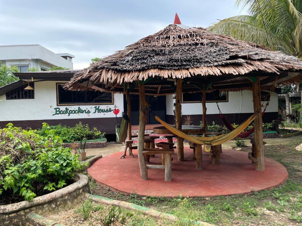 Chelle's Guesthouse and Backpackers