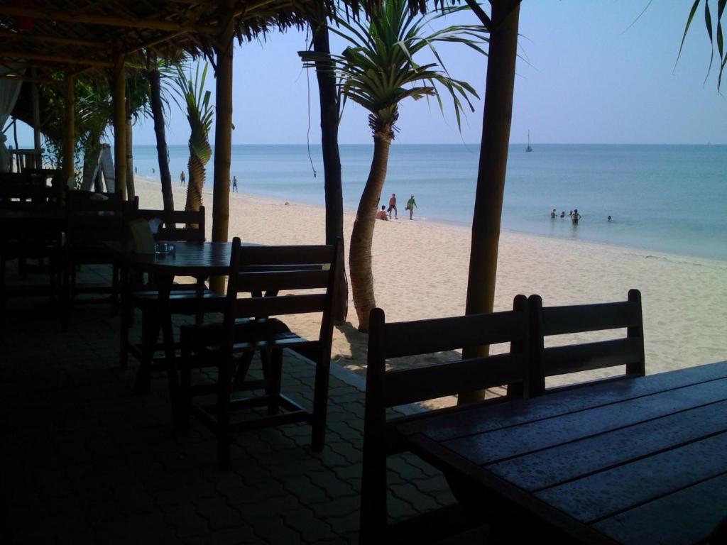Beach, Lanta Seafront Resort in Koh Lanta