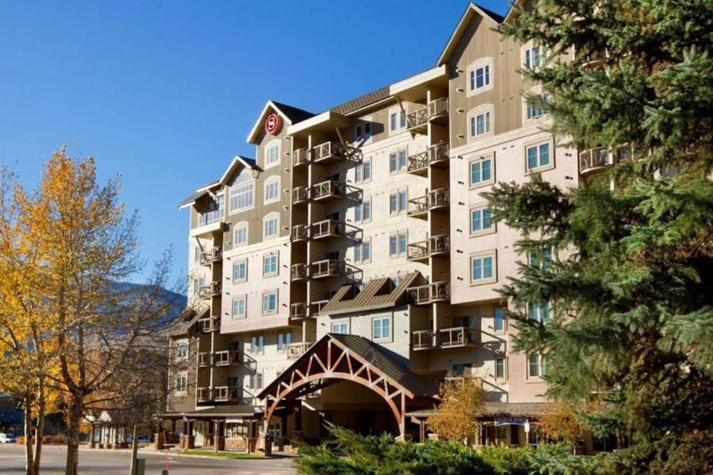 Enjoy 1BD vacation condo just steps away from tons of activities in Vail Valley, Avon