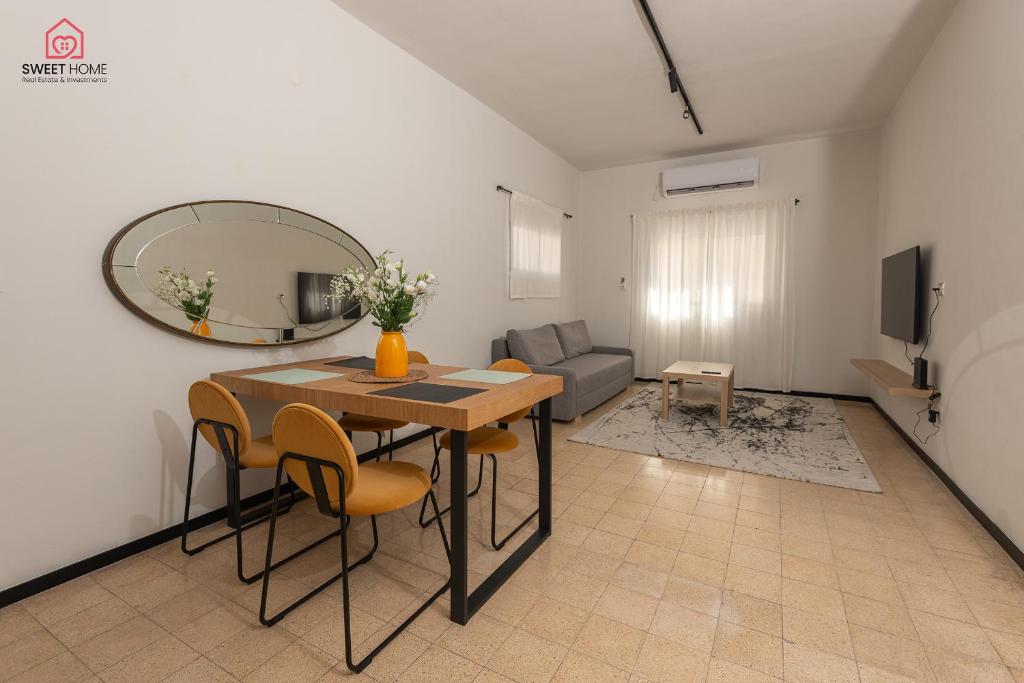 Sea view apartment with balcony, Netanja