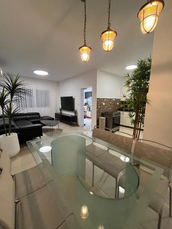 Adele suite, Poriyya Illit