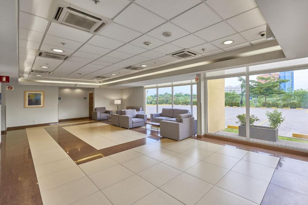 City Express by Marriott Culiacán フロント・ロビー