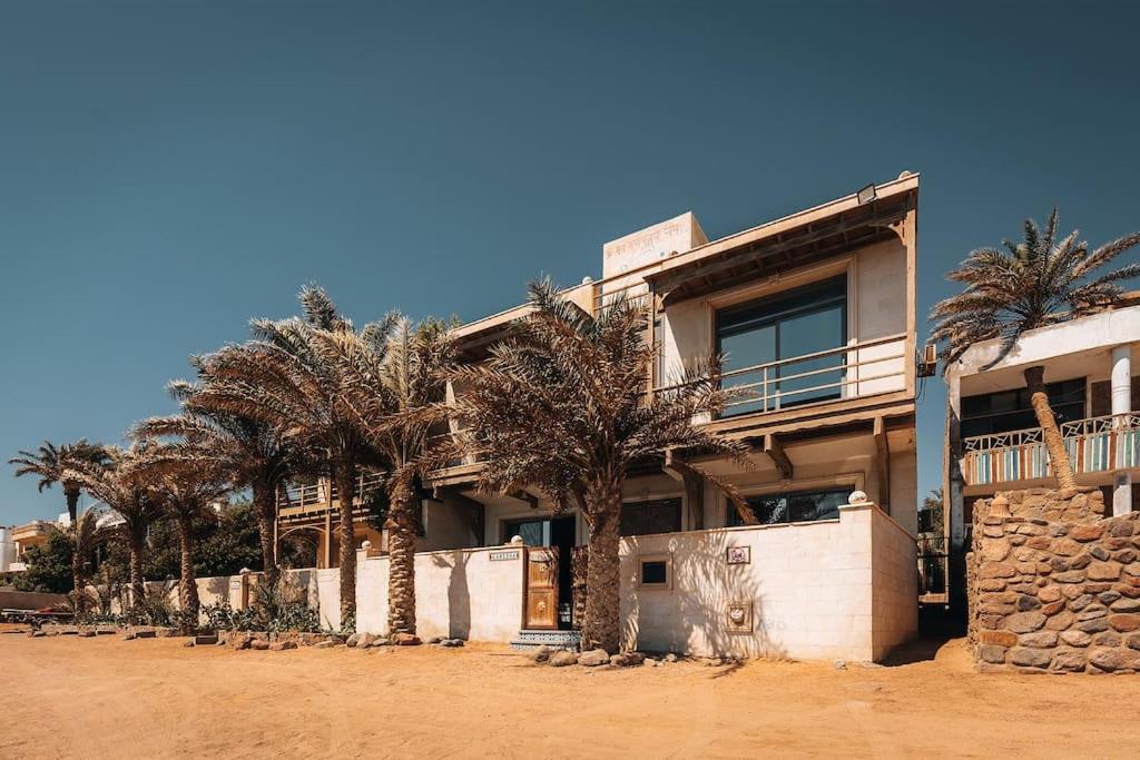 First line chalet with panoramic sea view balcony, Dahab