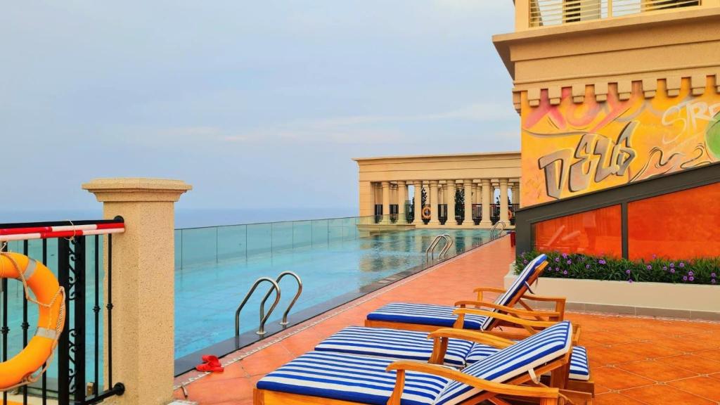 Hillside apartment studio view city