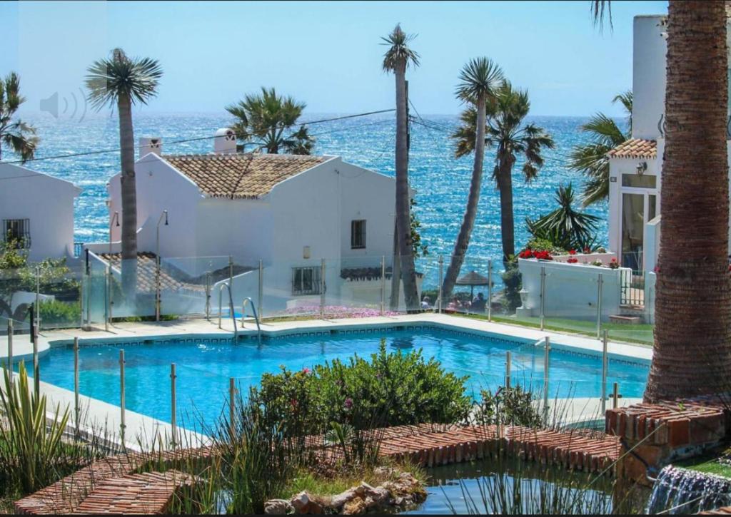 YOUR GEM BY THE SEA - 2 Bedroom house - 3