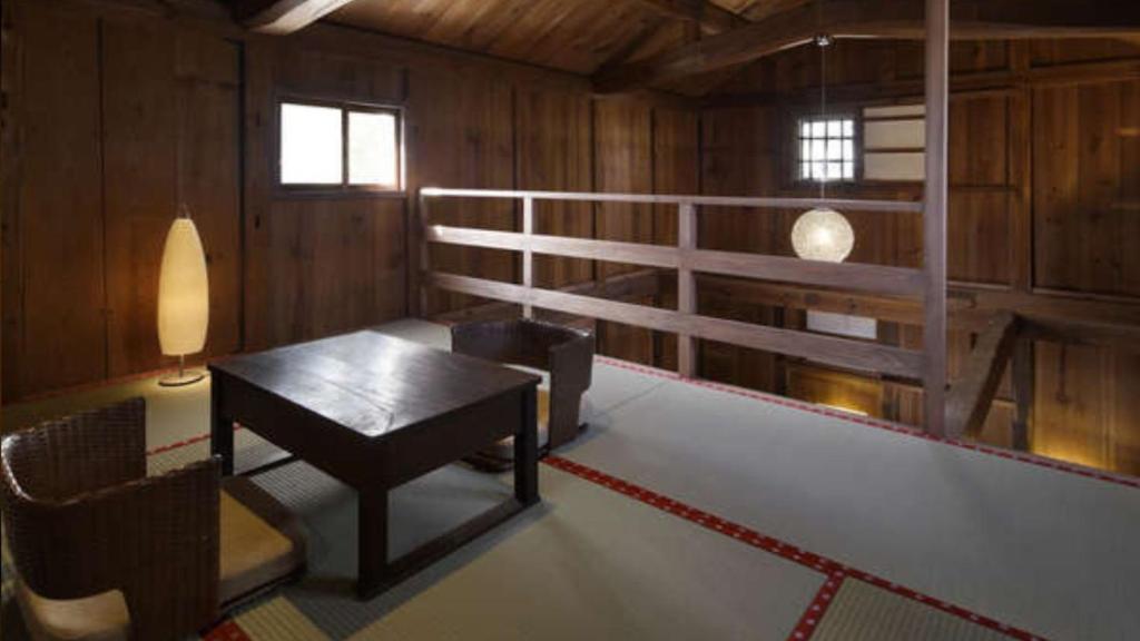 2. 닛포니아 사사야..