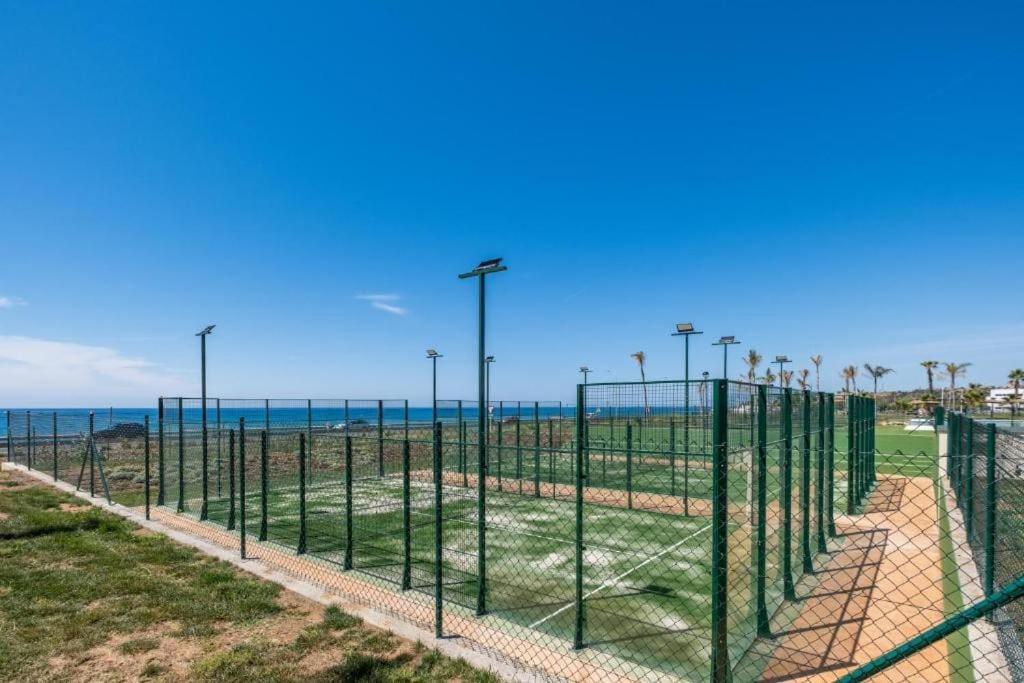 1º Línea de playa con piscina panorámica & parking - 2