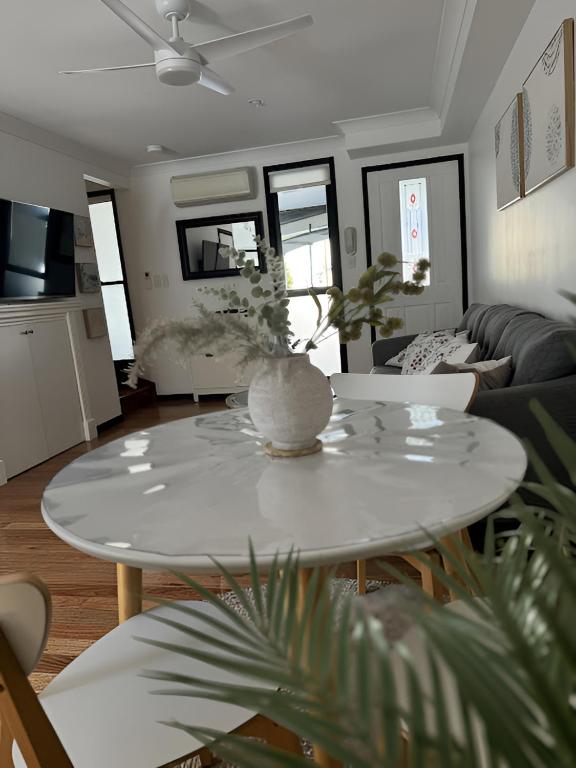 Stylish & Elegant 2BR Townhouse in Wilston, Brisbane, Brisbane