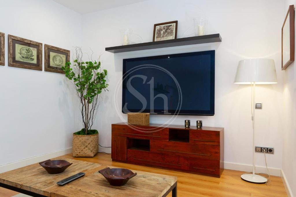 Elegant apartment for 6 beside Sagrada Familia - 5