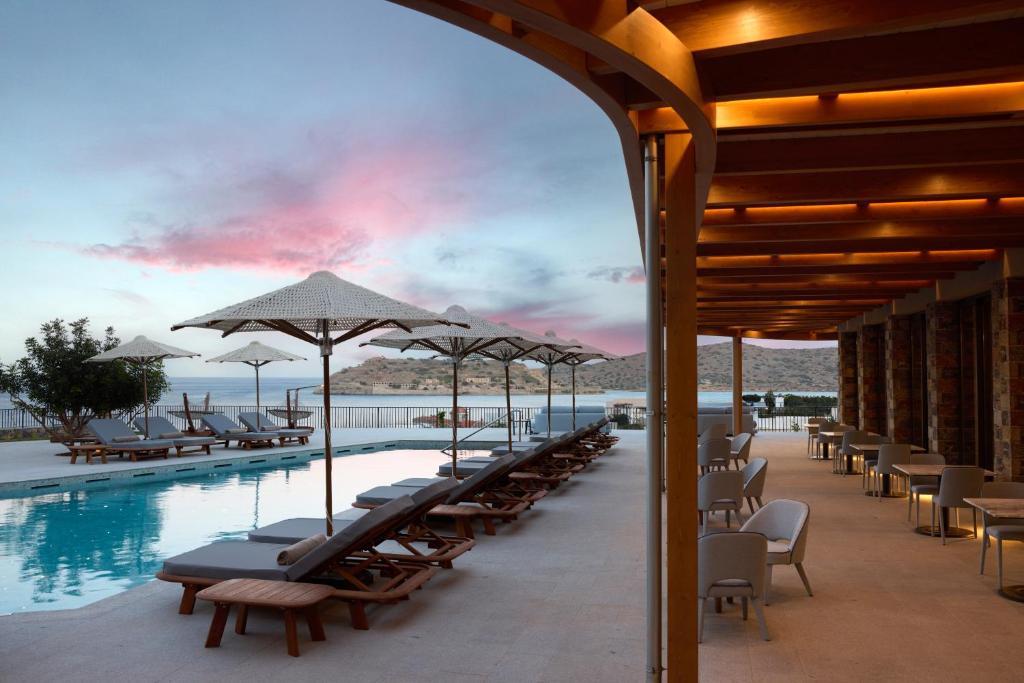 スイミングプール