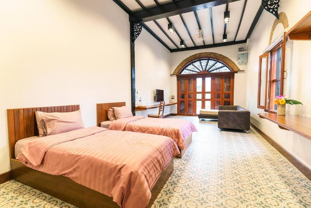 ROSE - Fong Lee CC Lampang Walking Street, Lampang