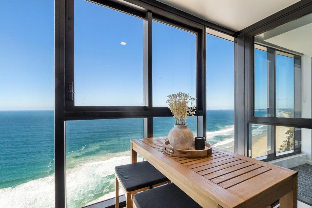 The Paradise - Beachfront Lux Best Ocean View 2BR with Infinity Pool, Gold Coast
