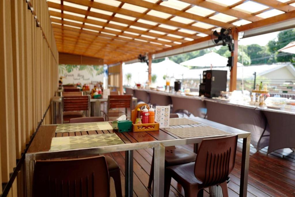 Food and beverages, Green Bay Samed Resort in Ko Samet