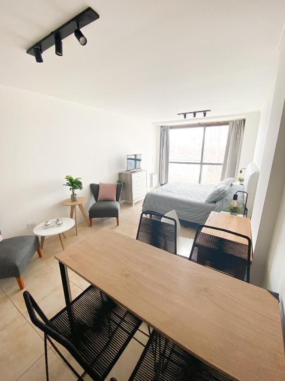 Check and Home - Moderno con Balcón a la Calle - 3