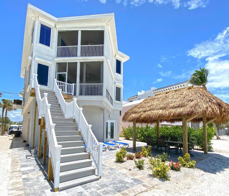 Seabreeze, The perfect tropical family vacation home getaway, Bonita Springs