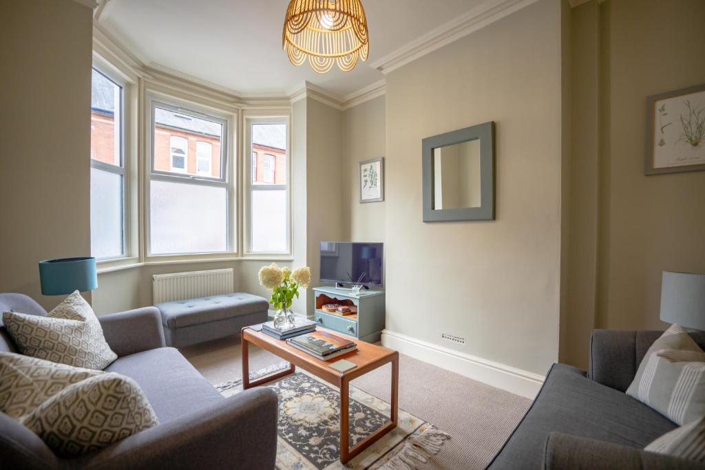 Inviting Home in Heart of Hereford with Parking & Garden, Hereford