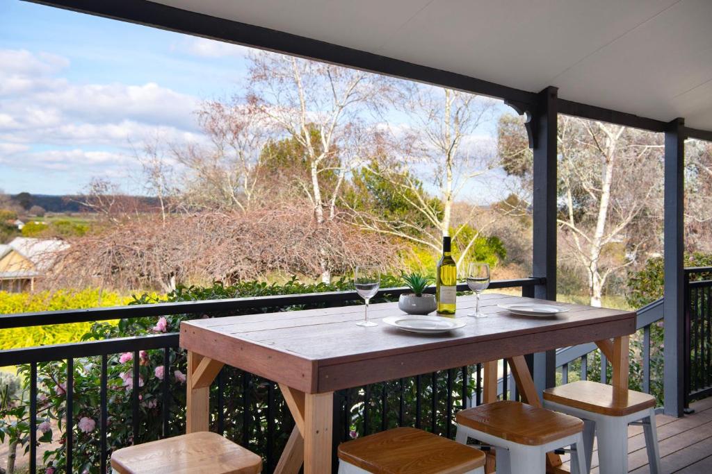 Aggies Way - dog friendly with panoramic views, Daylesford