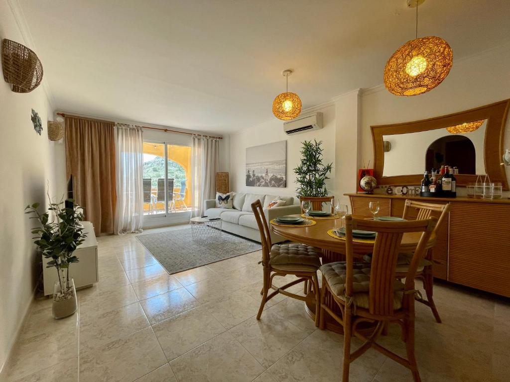 Montecala 3-bedroom apartment with spectacular views and pools - 3