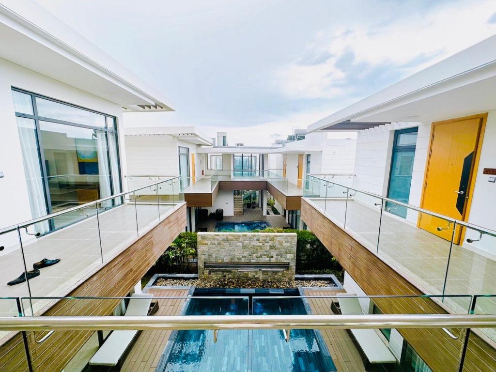Phoenix Pool & Golf View Villa Cam Ranh