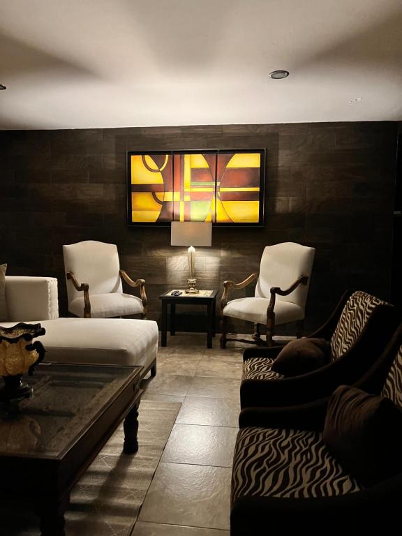 The Black Tree Hotel Boutique - 1