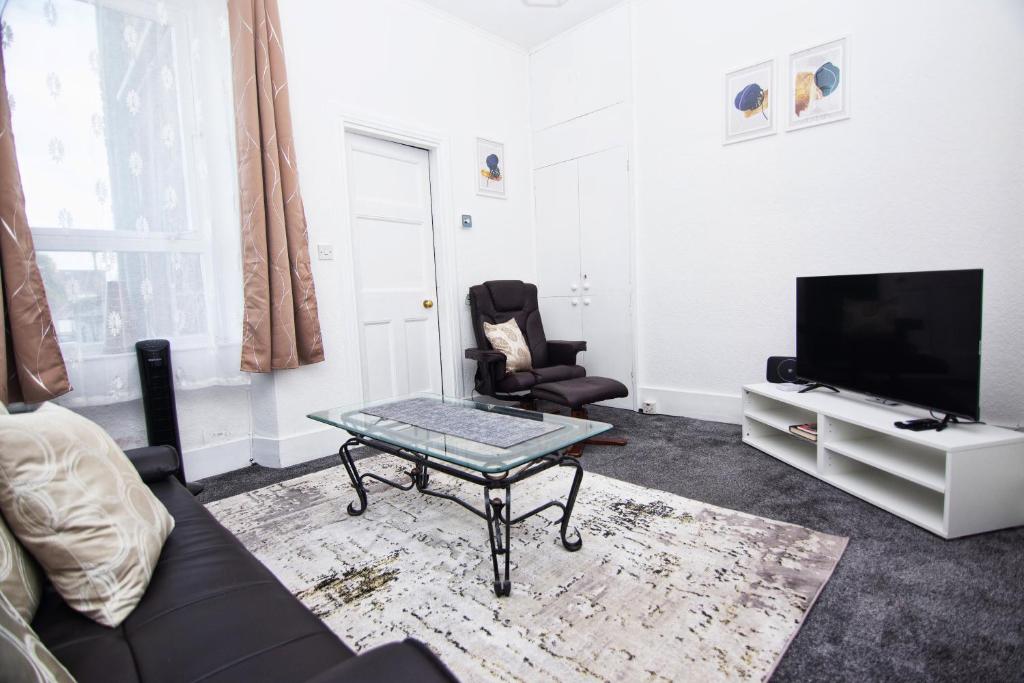 The Summit West End- Elegant Apartment with Free Parking in Prime Location, Aberdeen