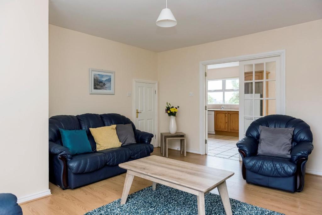 Shared lounge/TV area, Marine View -3 Bedroom Townhouse in Bundoran