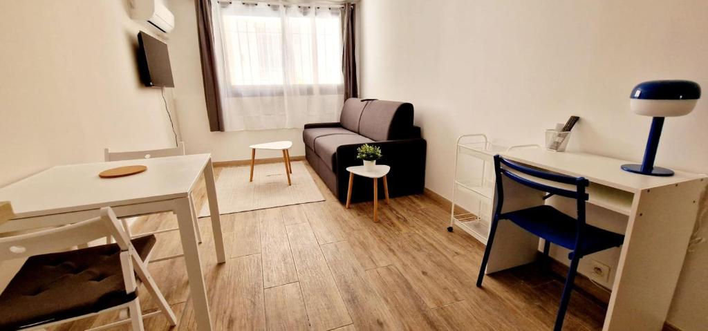 1 Le Saint Joseph Studio with AC in the City Center - 1